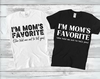 Sono il preferito della mamma SVG PNG, design divertente per maglietta di famiglia per bambini e adulti, regalo per la festa della mamma, mi ha detto di non dirtelo, download digitale