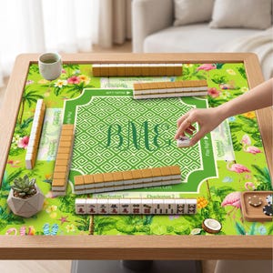 Hellgrüner tropischer Flamingo Mahjong Tischset Benutzerdefinierte Monogramm Palme Hibiskus Sommer Strand Mah Jongg Tile Pad Tropisches Spiel Liebhaber Geschenk Bild 2