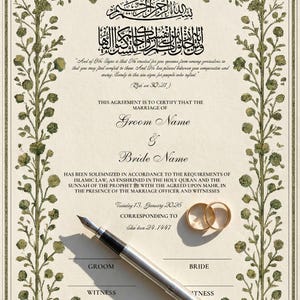 Könnte beinhalten: Eine Heiratsurkunde mit einem verzierten floralen Rand und arabischer Kalligraphie. Das Dokument enthält Platz für die Namen von Bräutigam und Braut, Datum und Zeugen. Ein silberner Füllfederhalter und zwei goldene Eheringe sind ebenfalls zu sehen.