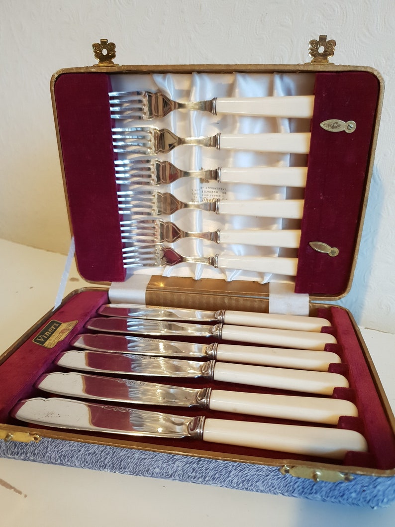 Antique Vintage Viners of Sheffield Boxed Fish Cutlery Silver Set