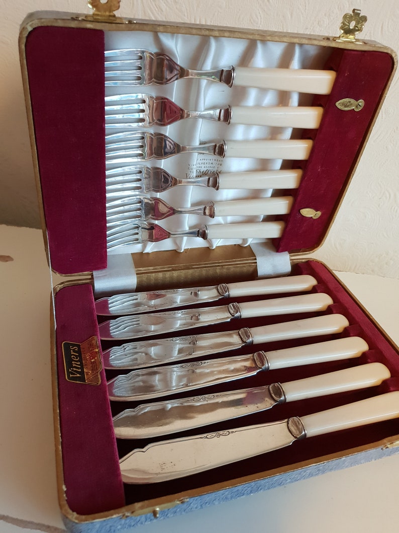 Antique Vintage Viners of Sheffield Boxed Fish Cutlery Silver Set