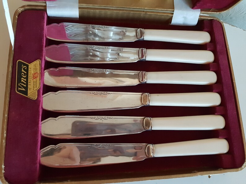 Antique Vintage Viners of Sheffield Boxed Fish Cutlery Silver Set