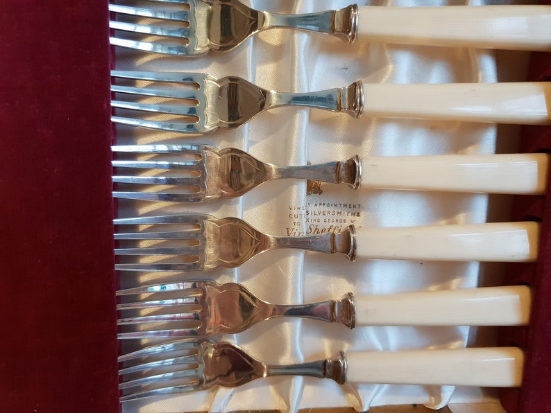 Antique Vintage Viners of Sheffield Boxed Fish Cutlery Silver Set