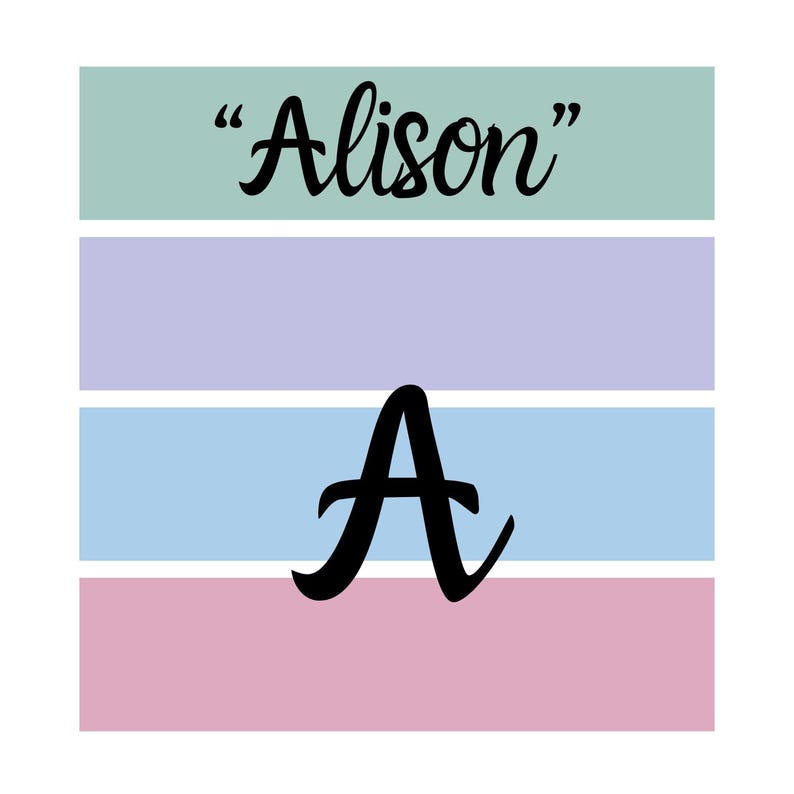 Puede incluir: Un dise&ntilde;o gr&aacute;fico con el nombre "Alison" en escritura negra sobre una gran letra "A" negra. El fondo est&aacute; dividido en cuatro franjas horizontales de colores pastel: verde menta, lavanda, azul claro y rosa.