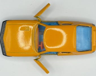 Citroen SM gele gegoten auto in vintage stijl gemaakt in Duitsland met openslaande deuren