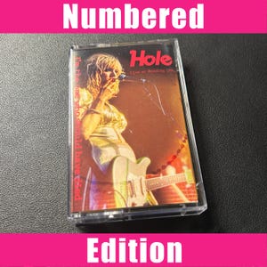 Hole – Sono io quello che sarebbe dovuto morire / Cassetta