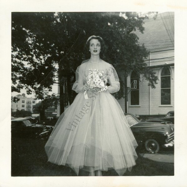 Junge Frau Kleid Blumen Moody Vintage 1950er Jahre schwarz weiß Foto druckbare digitaler Download