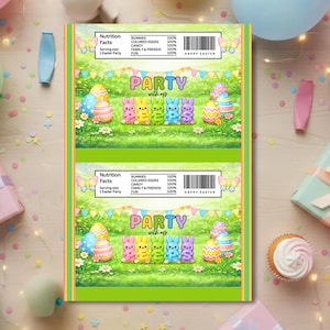 Peut inclure: Deux emballages de bonbons sur le thème de Pâques avec un fond vert. Chaque emballage présente des graphiques colorés de lapins et d'œufs, le texte "PARTY with my PEEPS" et une étiquette de valeurs nutritionnelles. Les emballages sont décorés d'une bannière et de papillons.