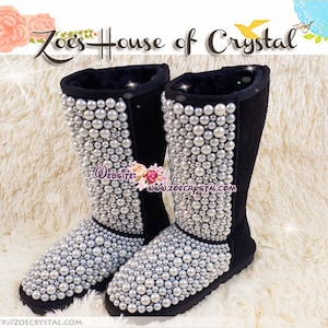 GLANZENDE WINTER Bling en sprankelende zwarte hoge laarzen van schapenvacht met crèmewitte parels
