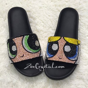 Personaliza tus sandalias SLIDES para la playa, bodas y moda en verano: lindas y brillantes chicas con cristales Swarovski deslumbrantes