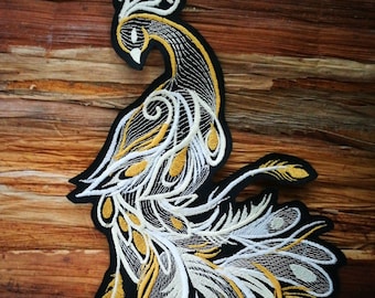 11 "White Gold Peacock Phoenix geborduurde patch ~ Opnaaibare opstrijkbare patch, vogelapplicatiebadge, borduurkunst
