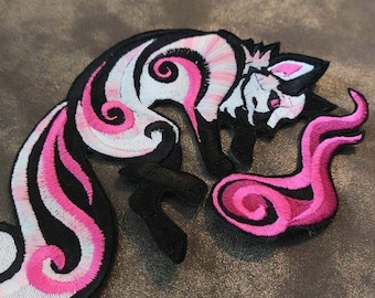 7" Magical Foxfire Pink ~ Kitsune fox Geborduurde opstrijkbare patch, vos stoffen, borduurkunst