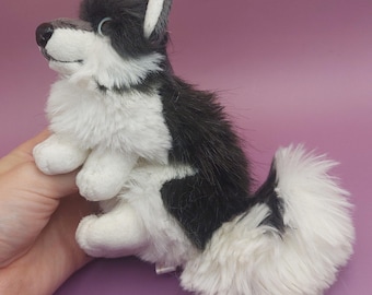 Dark Grey and White Siberian Husky Plushie, Hand-Sewn Faux Fur Art Doll (8" Long)