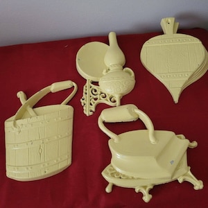 Vintage 1966 Sexton Cast Metal Wall Decor Iron Oil Lamp Bellows bucket