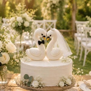 Crochet Swan Wedding Cake Topper, Bride and Groom Swan Couple, Handmade Amigurumi Wedding Decor, Rustic Wedding Gift, Wedding Keepsake