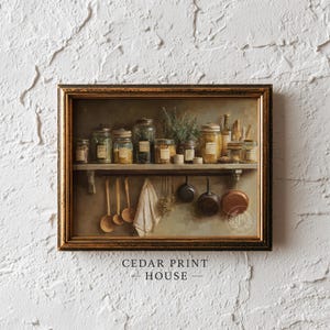 Peut inclure: Impression d'art encadrée représentant une cuisine rustique. L'image montre une étagère avec des bocaux en verre remplis d'épices, des cuillères en bois, des casseroles et un torchon suspendu. Le cadre est doré, avec le texte "CEDAR PRINT HOUSE".