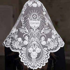 Voile mantille en dentelle catholique : broderie des apparitions