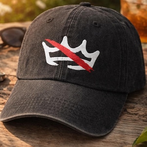 No Kings in America Washed Brodered Cap, An.ti Trump Hat, Political Gift, An.ti Maga Cap, Crown No Kings baseballkeps bild 1