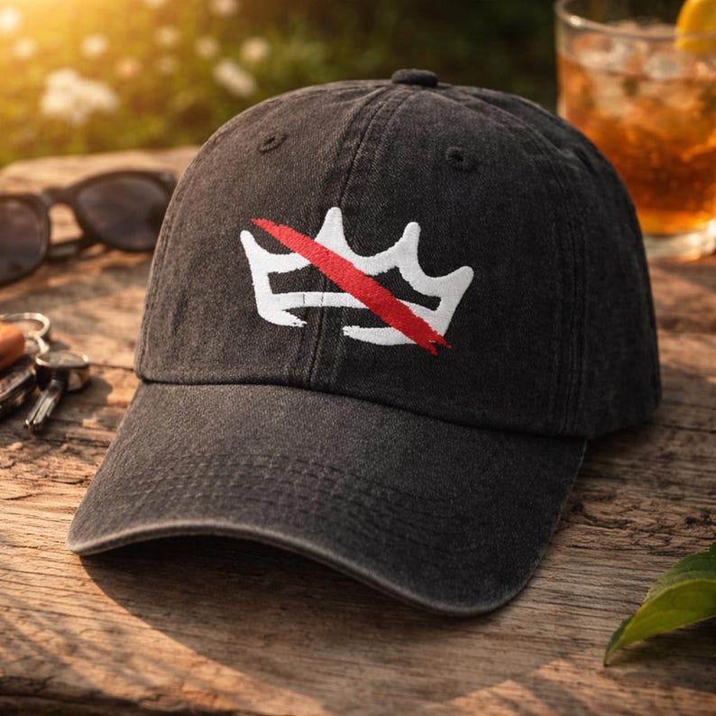 No Kings in America Washed Brodered Cap, An.ti Trump Hat, Political Gift, An.ti Maga Cap, Crown No Kings baseballkeps bild 1