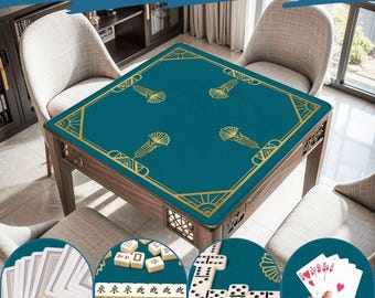 以下が含まれることがあります： 「Wide Range of Uses」のテキストと金色の装飾が施された、ティール色のゲームテーブル。テーブルは椅子に囲まれ、カード、ドミノ、麻雀などのゲームの例が示されています。
