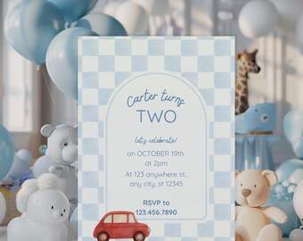Auto-Geburtstags-Einladungs-Vorlage | Rotes Auto vor blau kariertem Hintergrund | Neutrales Kleinkind Geburtstag | Bearbeitbare Canva Einladung