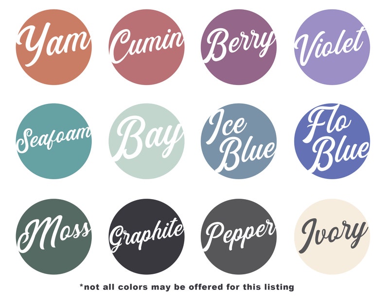 Pu&ograve; includere: Una cartella colori con 12 campioni di colore con nomi scritti in corsivo bianco. I colori sono: Yam, Cumin, Berry, Violet, Seafoam, Bay, Ice Blue, Flo Blue, Moss, Graphite, Pepper e Ivory. Il testo in fondo alla cartella dice "*non tutti i colori potrebbero essere disponibili per questo annuncio".