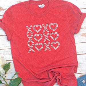 Valentine&#39;s Day, XOXO Shirt, Pink Red Shirt, women&#39;s, Love, Washed, Gift for Girlfriend, Friend gift, Galentine&#39;s Day