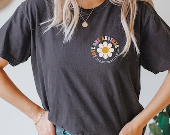 Camiseta "Ámense unos a otros", "Sean amables", camiseta cristiana, colores cómodos, retro, vintage, Jesús, camiseta de amor, camiseta de mujer, regalo para mujer, cumpleaños