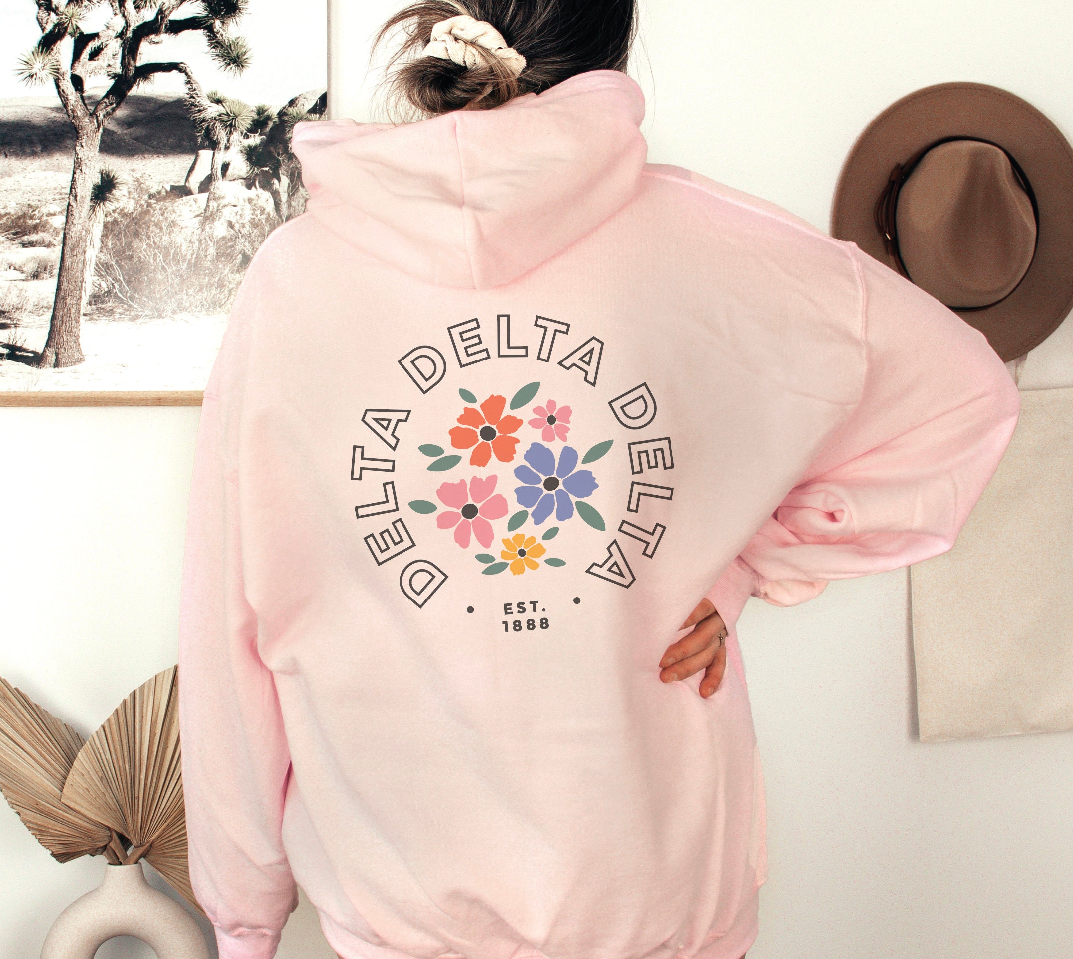 Camisa de gran tamaño Delta Delta Delta, sudadera con capucha Tri Delta  Flower, sudadera con flores Delta Delta Delta, camiseta de la hermandad Tri  Delta - Etsy México, image size:2154x1926