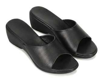 Minimalistische zwarte leren sandalen met sleehak - Comfortabele open teenslippers met platformzool - Chique zomerse instappers voor dames