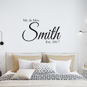 Gepersonaliseerd cadeau - aangepaste naamsticker - Dhr. en mevrouw aangepaste muursticker - naam en datum invoegen - muursticker bruiloft - VWAQ-CS6