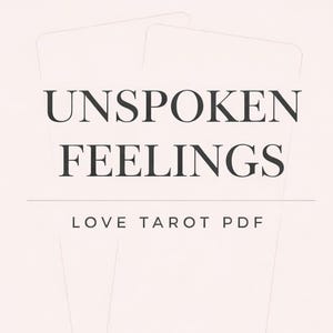 Op de afbeelding: Lichtroze achtergrond met de zwarte tekst "UNSPOKEN FEELINGS" en "LOVE TAROT PDF" eronder. Twee witte rechthoekige kaarten zijn zichtbaar.