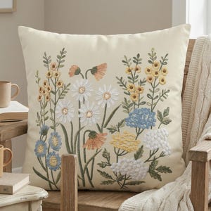 Örngott med vintageblommor, kuddfodral med vildblommor, broderat tryck, lantlig inredning