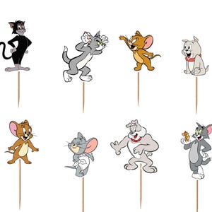 Peut inclure: Un ensemble de douze d&eacute;corations pour cupcakes repr&eacute;sentant divers personnages de Tom et Jerry, dont Tom, Jerry, Spike et Toodles Galore, chacun fix&eacute; sur un fin pic en bois. La collection inclut le logo Tom et Jerry en texte rouge.