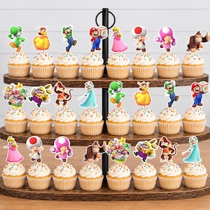 Pu&ograve; includere: Un'alzata per cupcake in legno a tre livelli contenente ventidue cupcake, ognuno sormontato da una sagoma di carta colorata raffigurante vari personaggi dei videogiochi Nintendo, tra cui Mario, Luigi, la Principessa Peach, Yoshi, Toad e Donkey Kong.