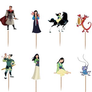 Peut inclure: Un ensemble de douze pics alimentaires d&eacute;coratifs repr&eacute;sentant les personnages de Mulan, Mushu, Cri-Kee et des branches de cerisier. Chaque d&eacute;coupe est fix&eacute;e sur un cure-dent en bois, montrant les personnages dans leurs tenues anim&eacute;es.
