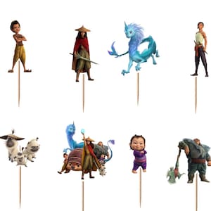 K&ouml;nnte beinhalten: Ein Set aus zw&ouml;lf dekorativen Cupcake-Toppern mit verschiedenen animierten Charakteren aus Raya und der letzte Drache, darunter Raya, der Drache Sisu, Tuk Tuk und andere Figuren, die jeweils an einem d&uuml;nnen Holzspie&szlig; zur Dekoration befestigt sind.