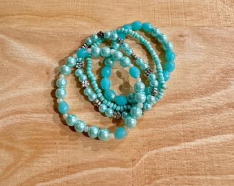 Handmade Perlen Armband Set | 4-teiliges stapelbares Bündel | Curated Blue Mix, zusammen oder einzeln zu tragen