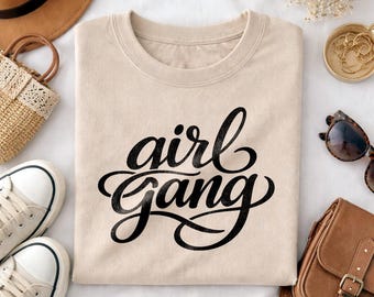 Pandilla de chicas PNG, diseño de camiseta con tipografía femenina y audaz, gráfico de hermandad de moda, descarga digital instantánea