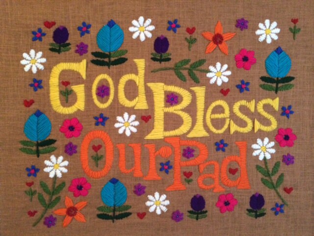 Kit Partiel De Broderie Crewel Vintage – God Bless Our Pad – Motif Fleurs Rétro 10x8