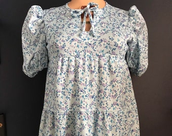 Vtg 70s Tiered Mini Dress / Blueberry Blossom Print