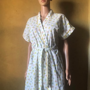 Vtg 60s 70s Lightweight Midi Floral Wrap Robe