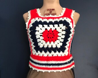 Vtg 70s Granny Squares Knit Blanket Top / Crop Vest