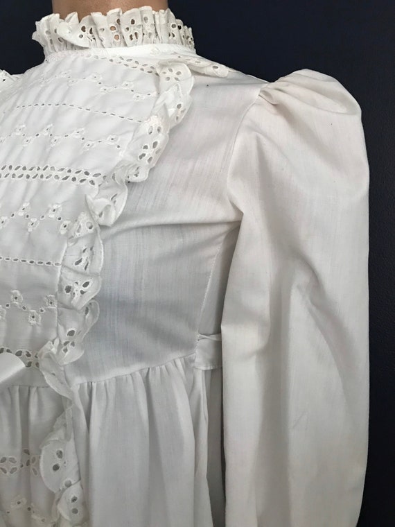 Vtg 70s White Prairie Style Ruffle & Eyelet Dress… - image 6