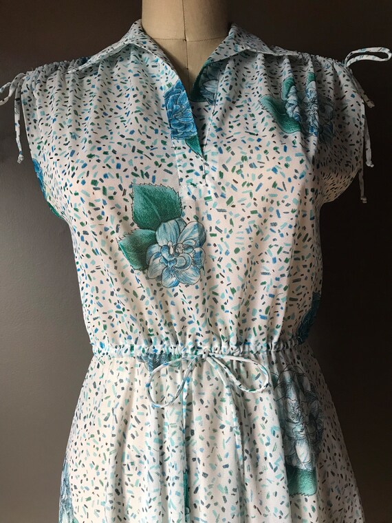 Vtg 70s Semi Sheer Ruched Shoulder Blue Floral Dr… - image 8