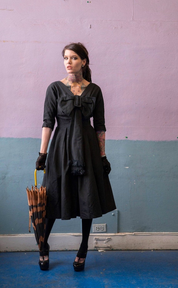 Vintage 50s Black Dress with Bow Detail / Bombshel