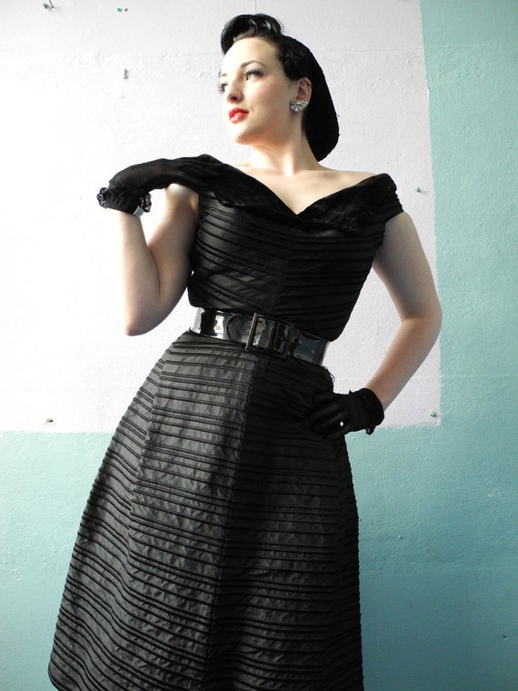 Vtg 50s 60s GLAM Evening Dress / Retro Bombshell
