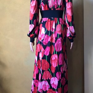 Vtg 60s 70s Tulip Print Dress / Hostess Gown image 9