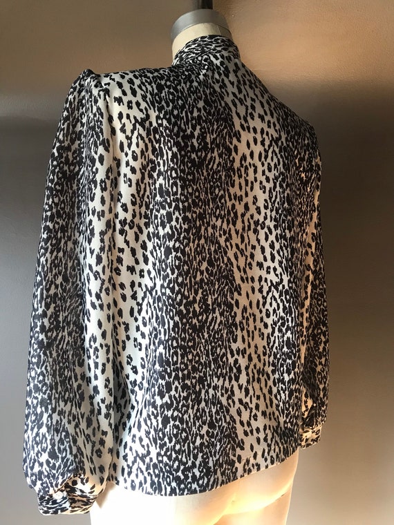 Vtg 80s Snow Leopard Print Women’s Vintage Blouse - image 5