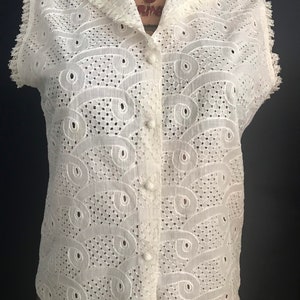 Vtg 60s White Embroidered Eyelet Sleeveless Blouse image 7